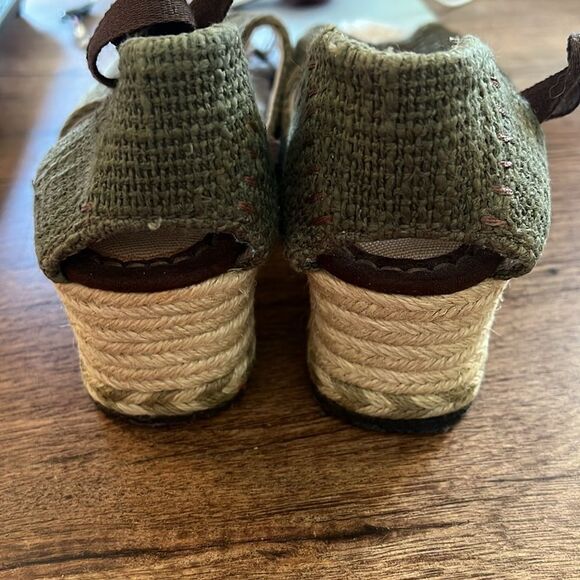 UGG Women's Green Peep-Toe Wedges - Picture 4 of 5